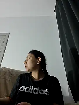 Snapshot of AbellaDesiree chatting on February 28, 2026, 4:02 am AbellaDesiree online show from February 28, 2026, 4:02 am