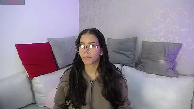 Snapshot of Luna_Millers chatting on February 4, 2026, 12:11 pm Luna Millers online show from February 4, 2026, 12:11 pm