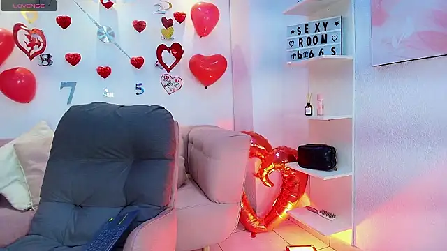 Snapshot of Luna_Millers chatting on February 22, 2026, 12:58 pm Luna Millers online show from February 22, 2026, 12:58 pm