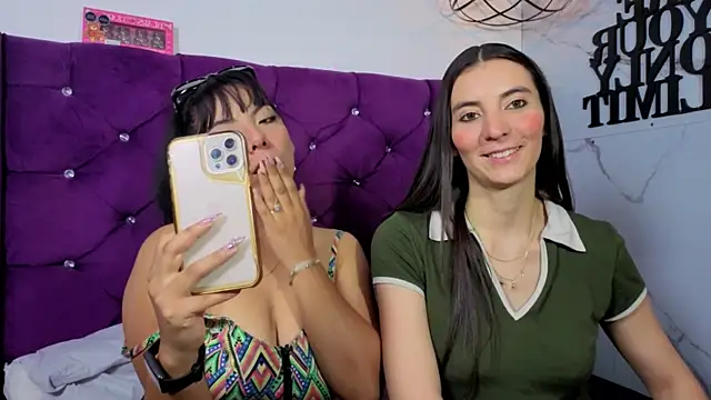 Valkiria-and-Dione online show from March 31, 2026, 8:09 pm