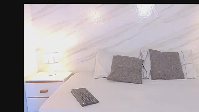 Snapshot of Mayloren chatting on February 11, 2026, 12:10 pm Mayloren online show from February 11, 2026, 12:10 pm