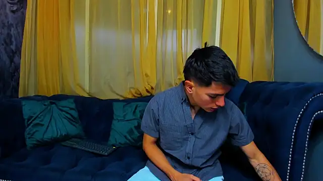 Snapshot of Aron_pulse chatting on February 10, 2026, 1:15 pm Aron pulse online show from February 10, 2026, 1:15 pm