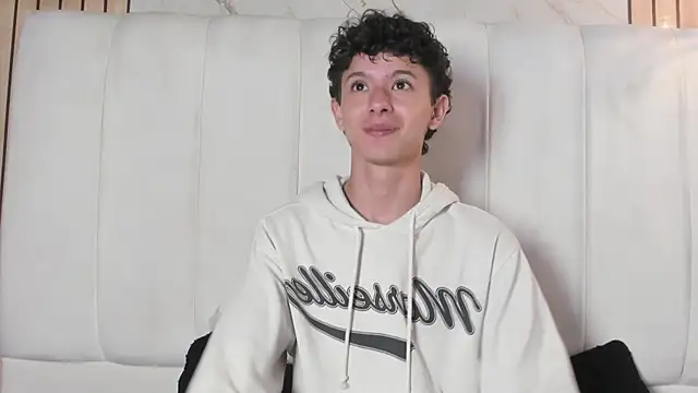 Snapshot of David_Roy_ chatting on February 21, 2026, 12:39 pm David Roy online show from February 21, 2026, 12:39 pm