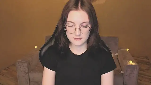 Snapshot of VixenLight chatting on February 2, 2026, 1:48 am VixenLight online show from February 2, 2026, 1:48 am