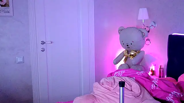 Snapshot of ChristallBreaz chatting on February 24, 2026, 9:13 pm ChristallBreaz online show from February 24, 2026, 9:13 pm