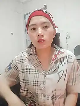 Snapshot of Queen-love45 chatting on February 1, 2026, 5:28 am Queen-love45 online show from February 1, 2026, 5:28 am