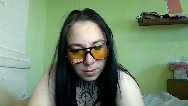Snapshot of MillaSourety chatting on May 4, 2026, 1:07 pm MillaSourety online show from May 4, 2026, 1:07 pm