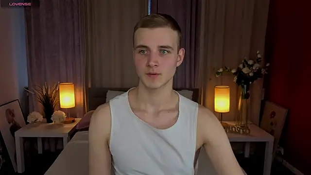 HereAlexColee online show from February 18, 2026, 2:13 pm