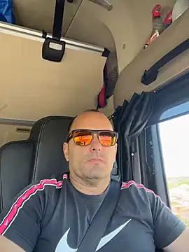 kipsy0 online show from June 9, 2026, 1:23 pm
