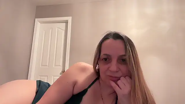 Snapshot of ShyFlameLive chatting on February 11, 2026, 12:37 am ShyFlameLive online show from February 11, 2026, 12:37 am