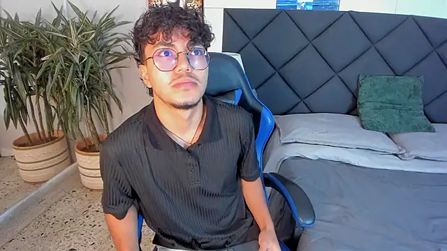 Snapshot of kai_storn chatting on February 20, 2026, 11:54 am kai storn online show from February 20, 2026, 11:54 am