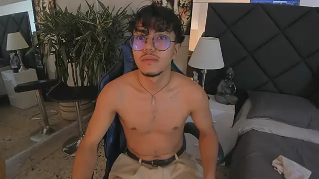 Snapshot of kai_storn chatting on February 22, 2026, 11:20 am kai storn online show from February 22, 2026, 11:20 am