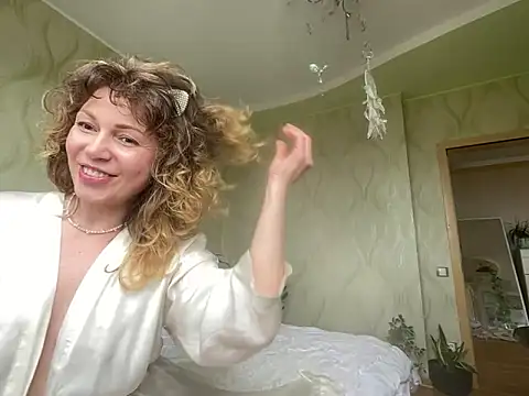 CarolineStar30 online show from April 16, 2026, 9:54 am