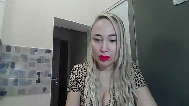 NanaGold2992 online show from March 3, 2026, 3:56 am