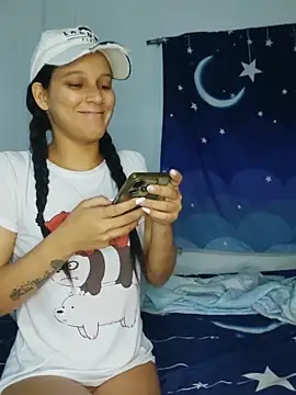 Snapshot of Perla_and_Maikol chatting on February 21, 2026, 2:56 am Perla and Maikol online show from February 21, 2026, 2:56 am