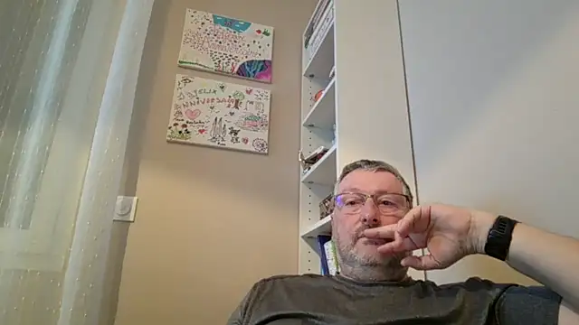 doudou310 online show from February 9, 2026, 6:28 am