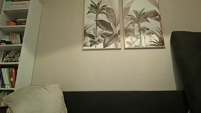 doudou310 online show from February 15, 2026, 5:48 am