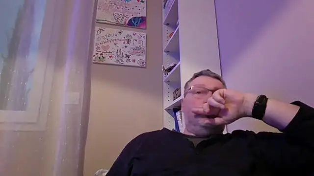 doudou310 online show from February 20, 2026, 6:26 am