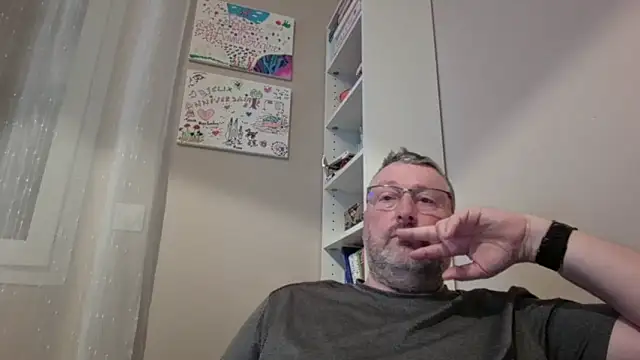 doudou310 online show from March 6, 2026, 4:53 am