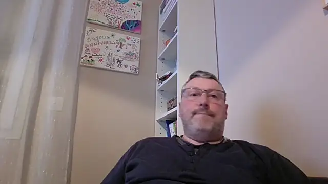 doudou310 online show from March 31, 2026, 4:13 am