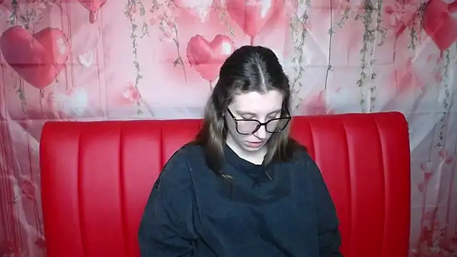 Snapshot of LilianaShine chatting on March 3, 2026, 6:19 am LilianaShine online show from March 3, 2026, 6:19 am