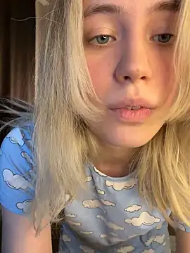 LovelyMiu online show from February 1, 2026, 2:15 pm