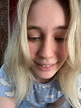 LovelyMiu online show from February 12, 2026, 11:27 am