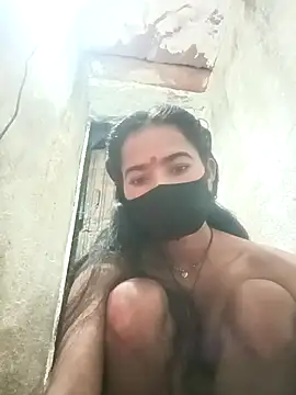 Snapshot of Sunali_Bendre chatting on February 14, 2026, 2:36 pm Sunali Bendre online show from February 14, 2026, 2:36 pm