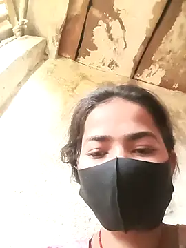 Snapshot of Sunali_Bendre chatting on February 25, 2026, 1:59 am Sunali Bendre online show from February 25, 2026, 1:59 am