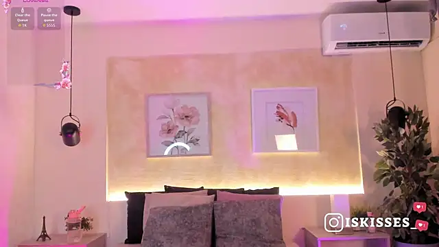 Snapshot of IsabellaSweet__ chatting on March 3, 2026, 3:34 am IsabellaSweet online show from March 3, 2026, 3:34 am