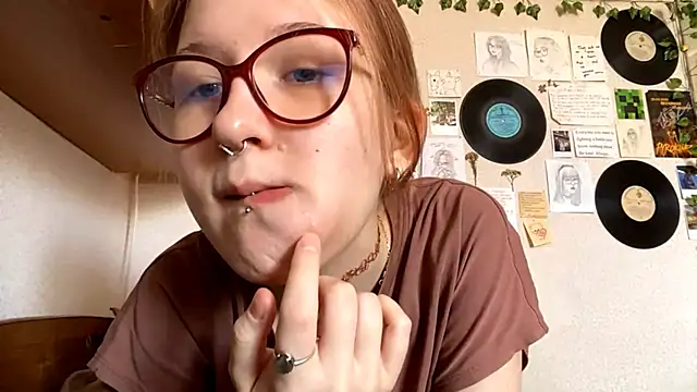 LaureenVielma online show from April 18, 2026, 8:29 am