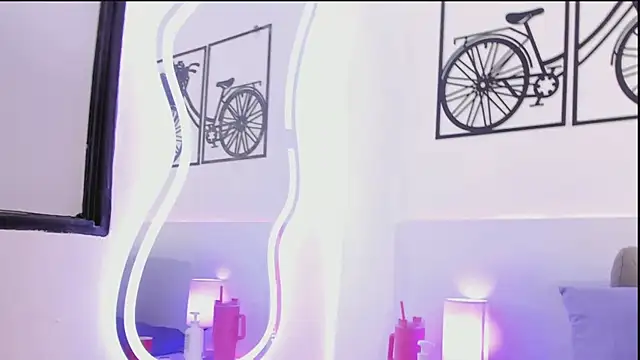 Snapshot of Summer1- chatting on March 1, 2026, 12:40 pm Summer1- online show from March 1, 2026, 12:40 pm