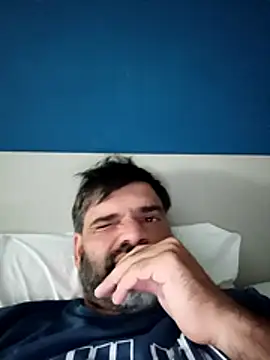 Snapshot of leo85rf chatting on March 8, 2026, 4:33 pm leo85rf online show from March 8, 2026, 4:33 pm