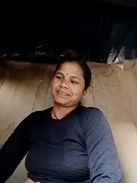 Snapshot of Pooja_sahu chatting on February 27, 2026, 2:44 am Pooja sahu online show from February 27, 2026, 2:44 am