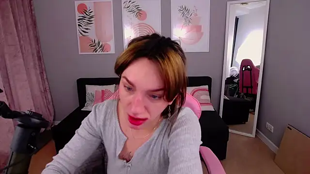 Snapshot of PollyRoseX chatting on February 13, 2026, 7:26 am PollyRoseX online show from February 13, 2026, 7:26 am