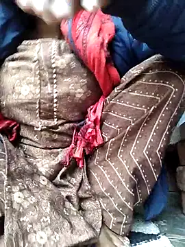 Snapshot of Rani_012 chatting on February 4, 2026, 3:34 am Rani 012 online show from February 4, 2026, 3:34 am