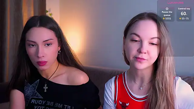 AricaPetties online show from April 8, 2026, 5:13 pm