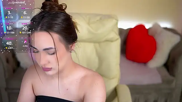 Snapshot of OliviaMoore_ chatting on February 26, 2026, 1:43 pm OliviaMoore online show from February 26, 2026, 1:43 pm