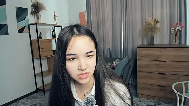 AvantgardAlone online show from February 11, 2026, 9:14 am