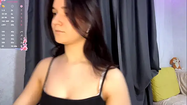 elaravoss online show from February 5, 2026, 2:43 pm