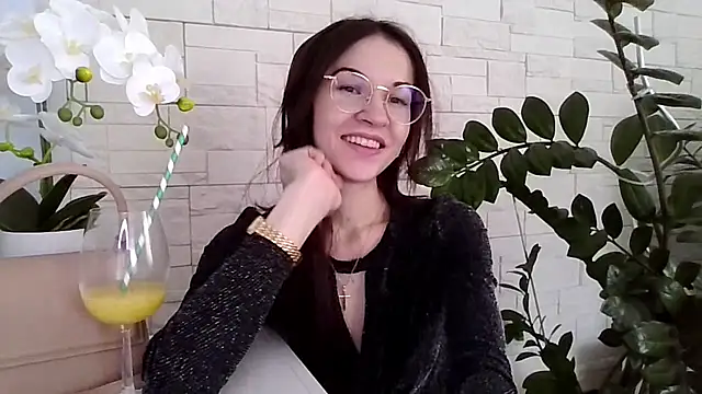 Snapshot of JuliaLovely chatting on February 19, 2026, 2:46 pm JuliaLovely online show from February 19, 2026, 2:46 pm