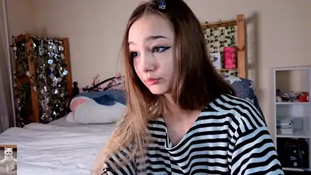 HoneyComfy online show from April 23, 2026, 2:19 pm