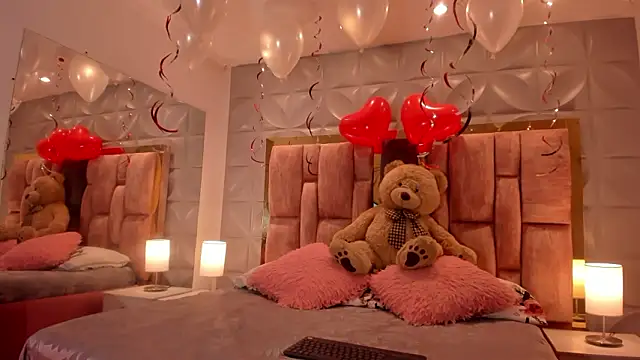 Snapshot of Paris_Velvet chatting on February 13, 2026, 10:39 pm Paris Velvet online show from February 13, 2026, 10:39 pm