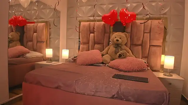 Snapshot of Paris_Velvet chatting on February 14, 2026, 10:06 pm Paris Velvet online show from February 14, 2026, 10:06 pm