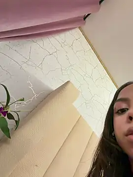 BambiRoses online show from June 1, 2026, 4:14 am