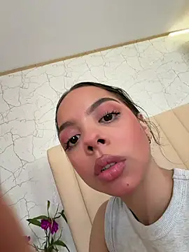 BambiRoses online show from June 4, 2026, 4:18 am