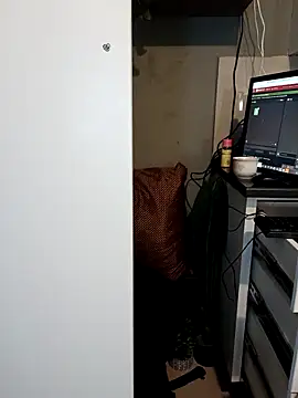 LADY-NESH online show from April 24, 2026, 5:32 am