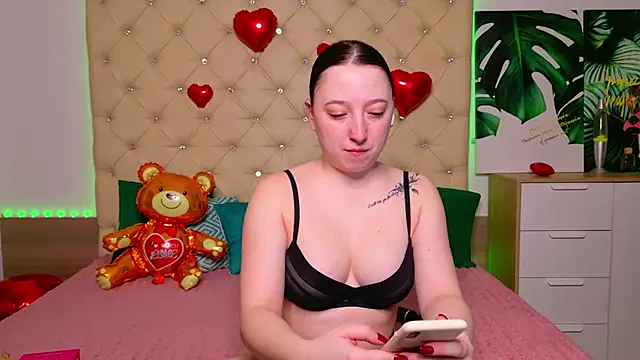 Snapshot of AwaMax chatting on February 12, 2026, 5:57 am AwaMax online show from February 12, 2026, 5:57 am