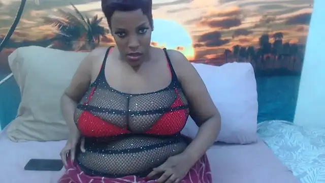 ThickandTallXX online show from May 7, 2026, 7:41 pm