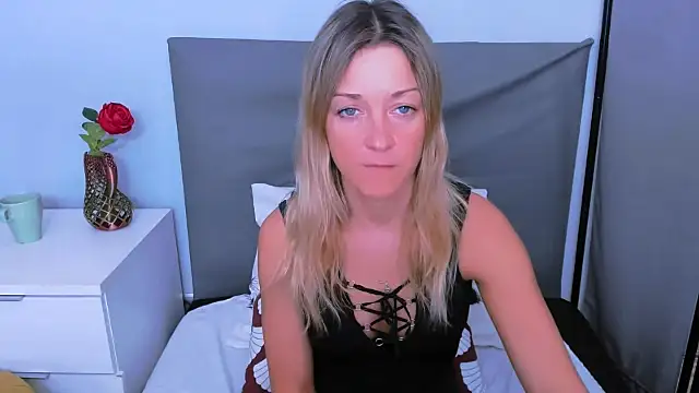 MileyXStar online show from April 6, 2026, 5:19 am